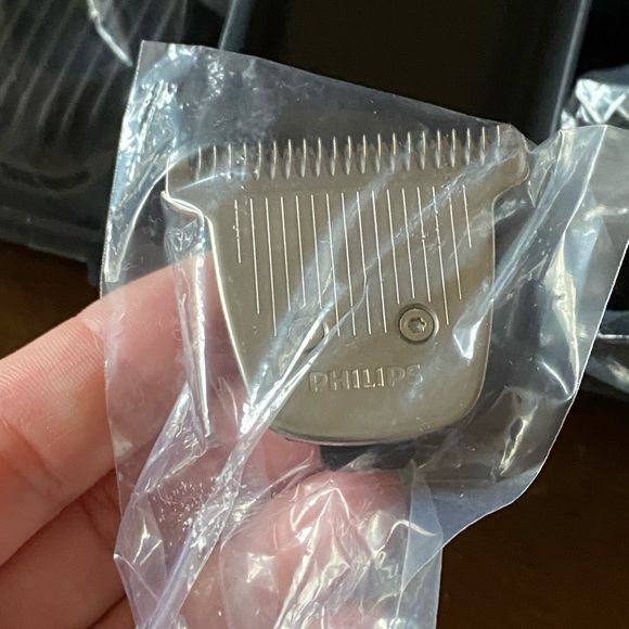 Philips Norelco MG5760/40 - Multigroom Razor Kit with Storage Case OPEN BOX - Picture 10 of 16